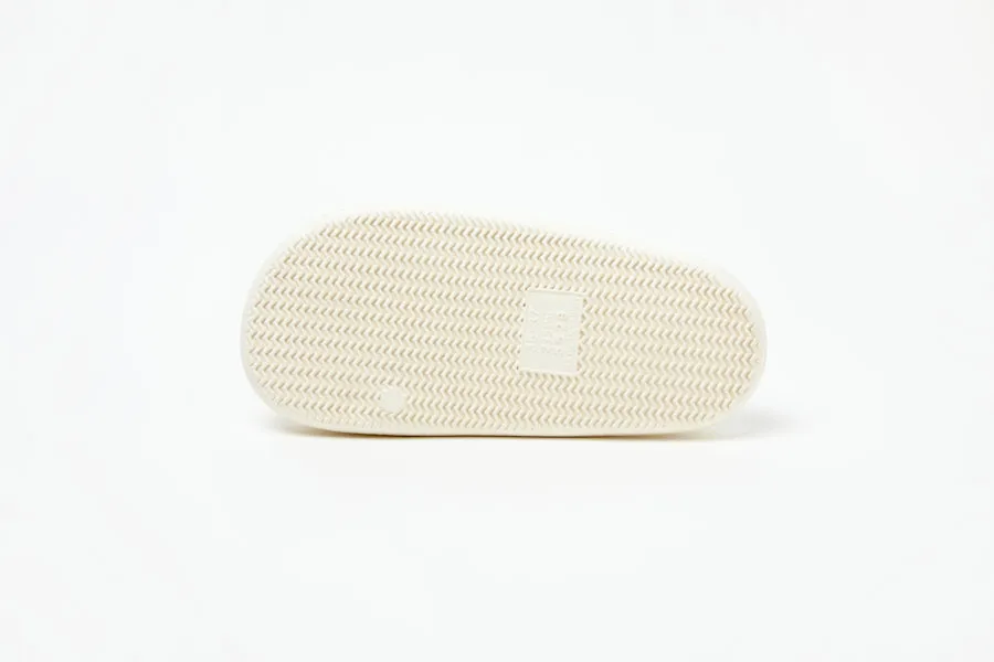Pom Pom Slippers: Bear 245 (White)